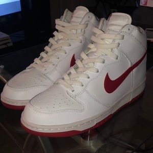 Nike sb dunks red
